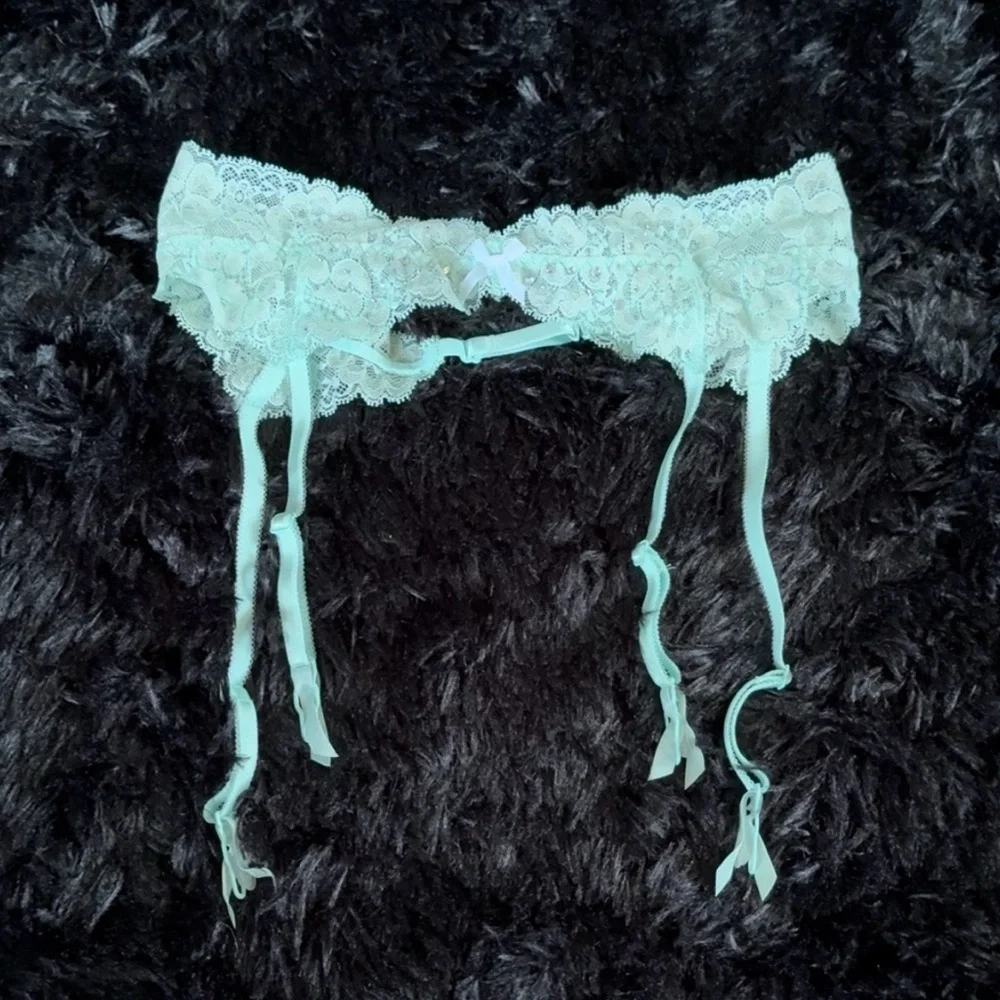 Victoria's Secret Lace Garter in Teal - Picture 1 of 4